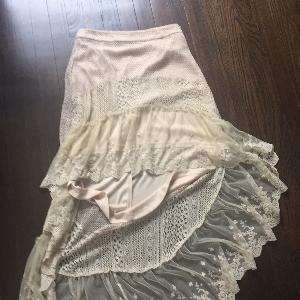High low cream colored zip up lace skirt